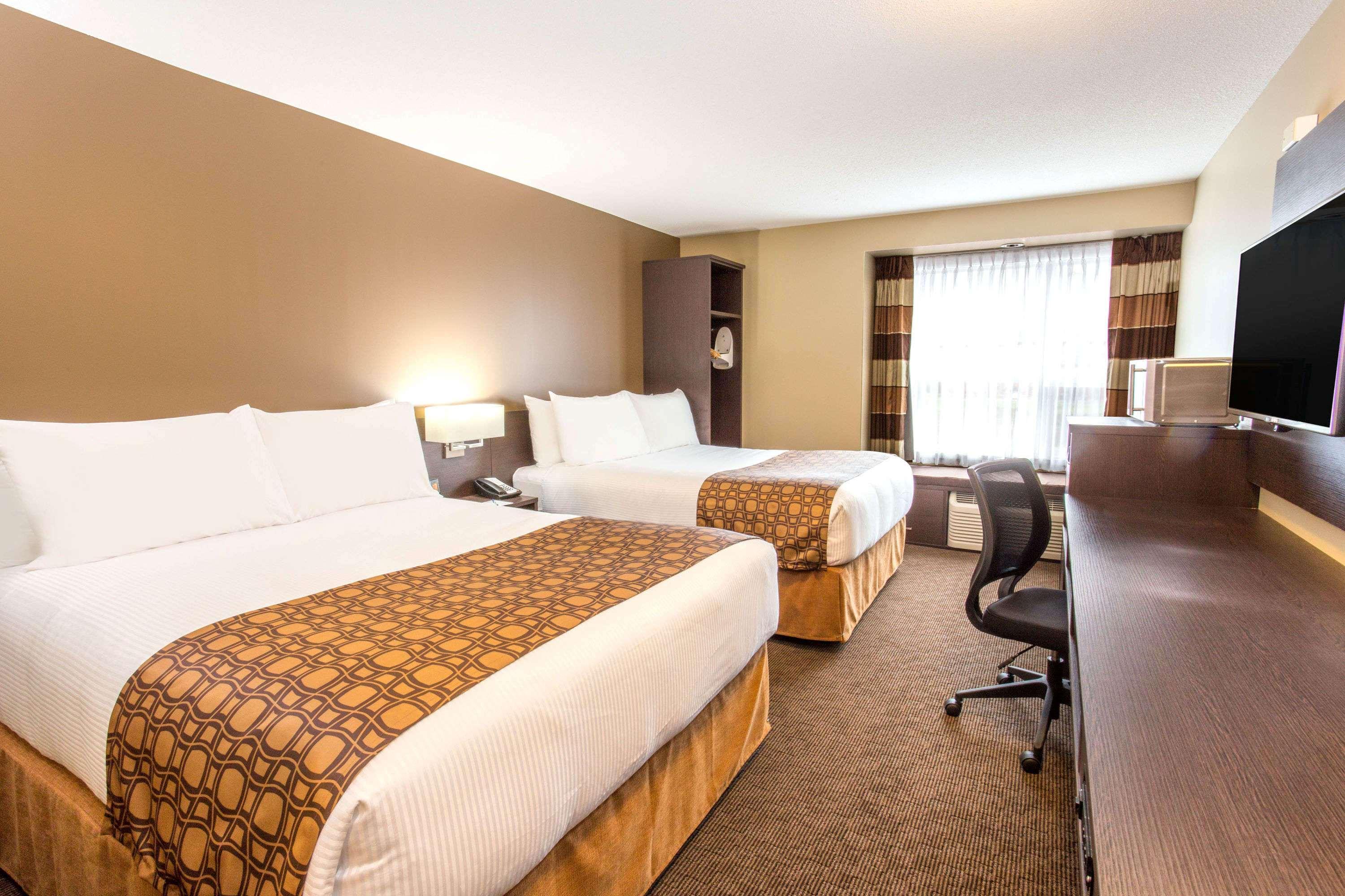 Microtel Inn & Suites By Wyndham Whitecourt Kültér fotó