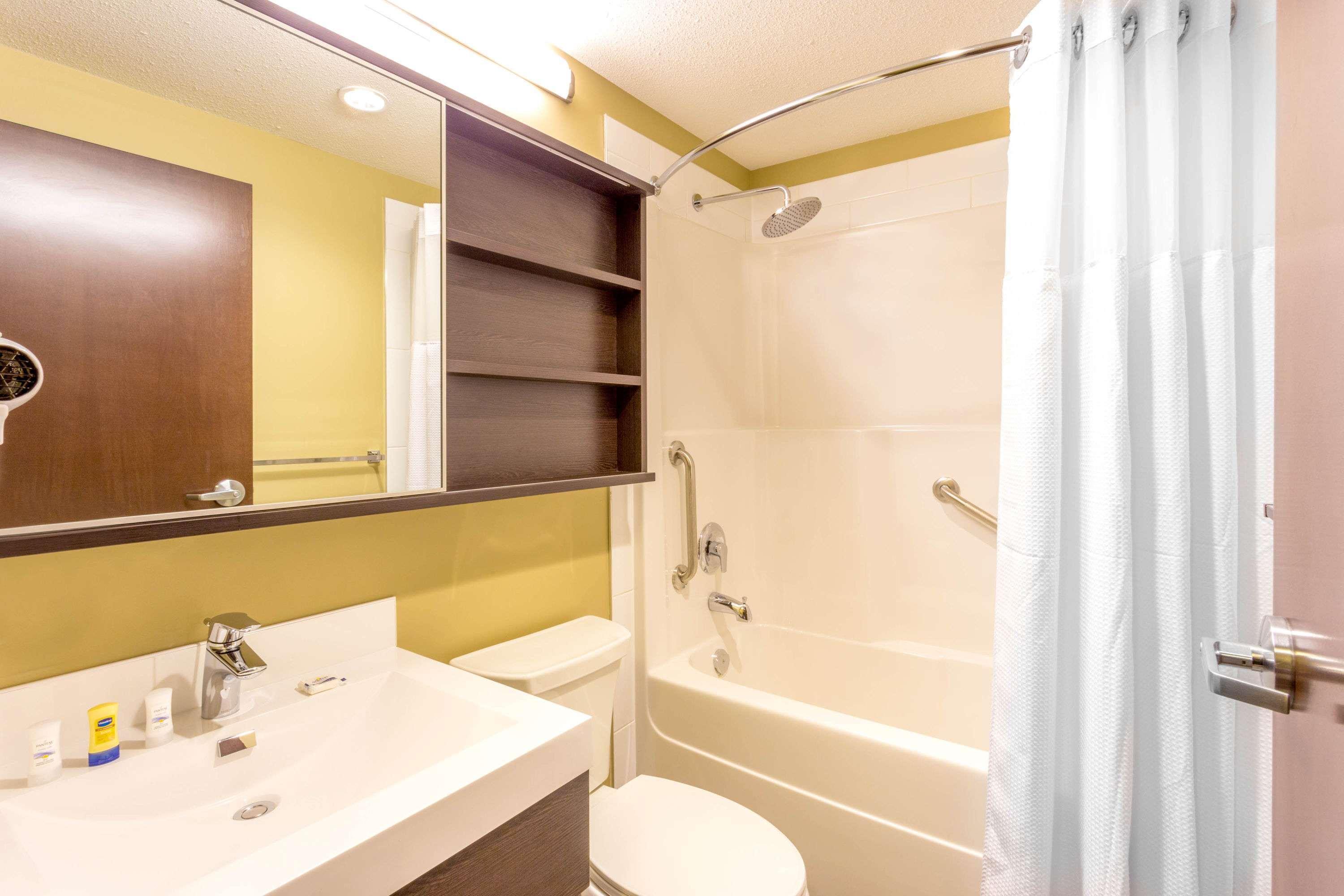 Microtel Inn & Suites By Wyndham Whitecourt Kültér fotó