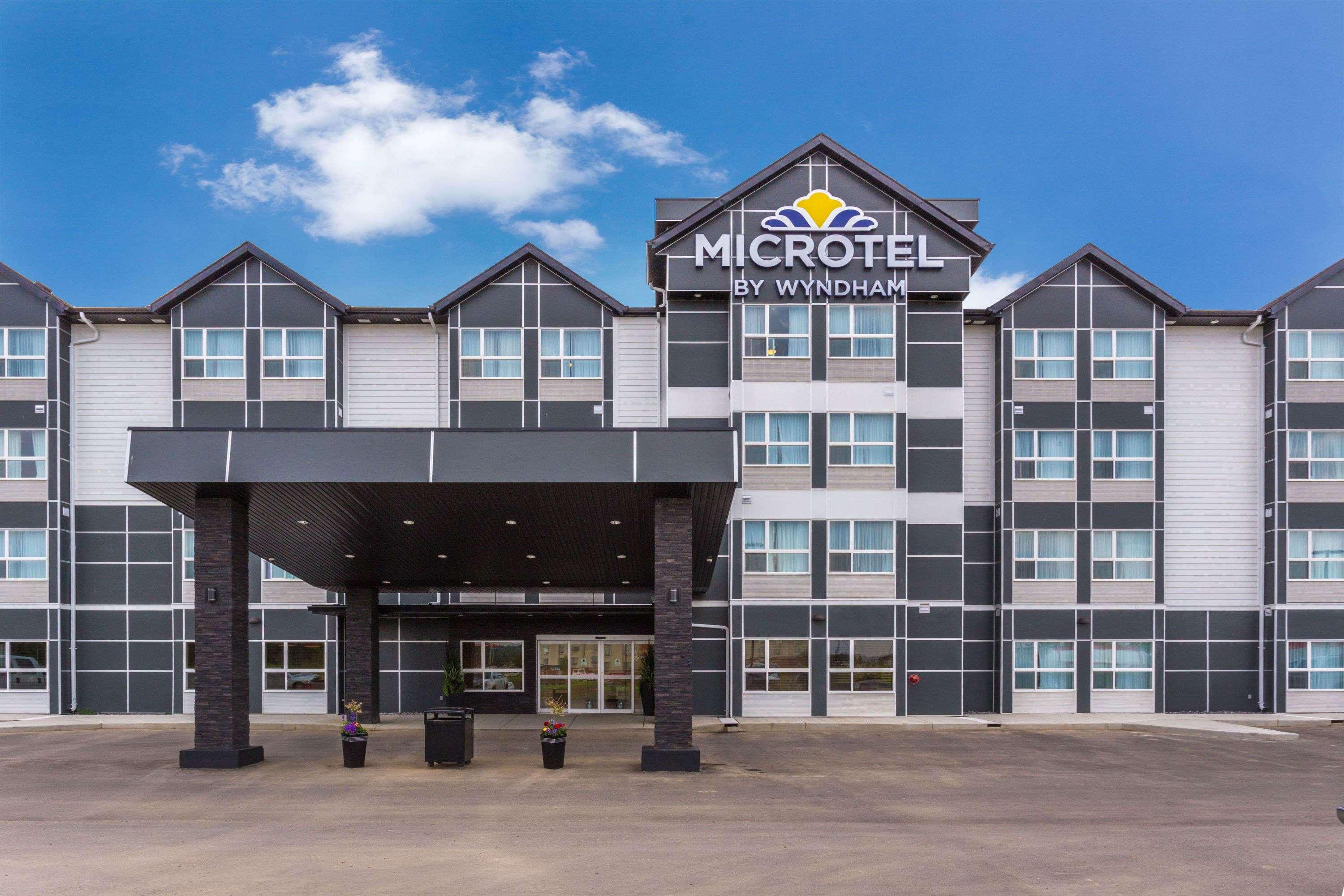Microtel Inn & Suites By Wyndham Whitecourt Kültér fotó