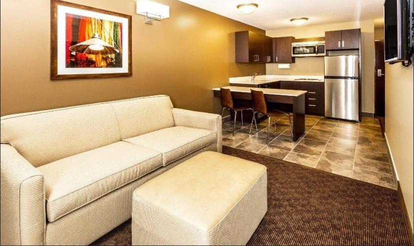 Microtel Inn & Suites By Wyndham Whitecourt Kültér fotó