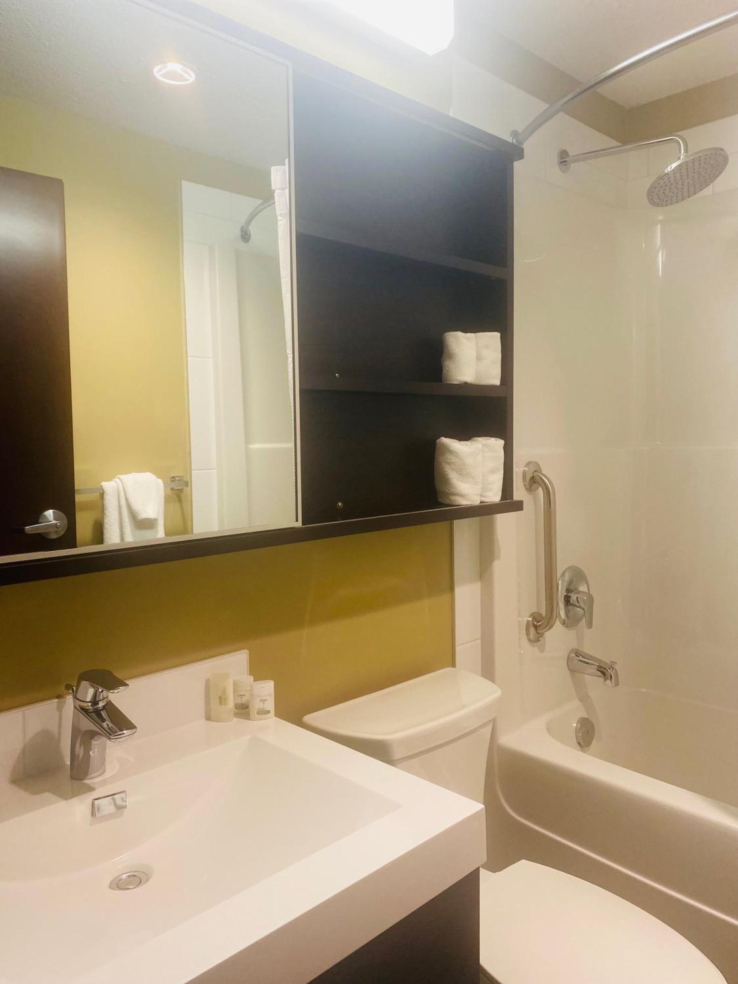 Microtel Inn & Suites By Wyndham Whitecourt Kültér fotó