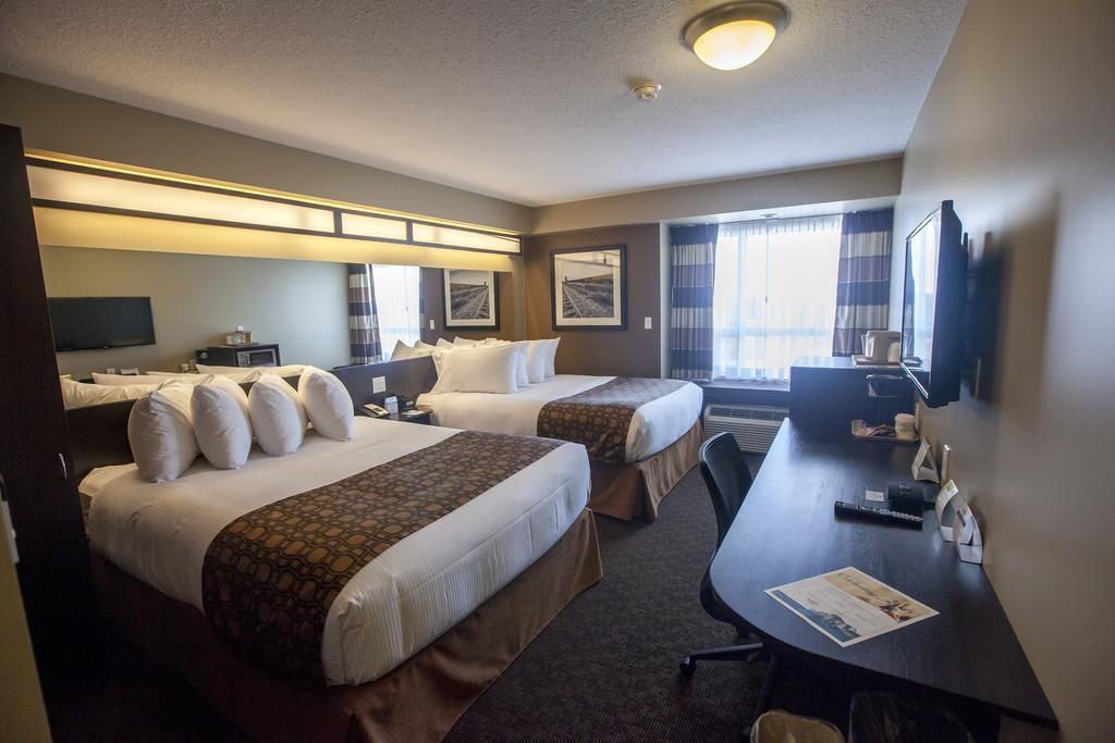 Microtel Inn & Suites By Wyndham Whitecourt Kültér fotó