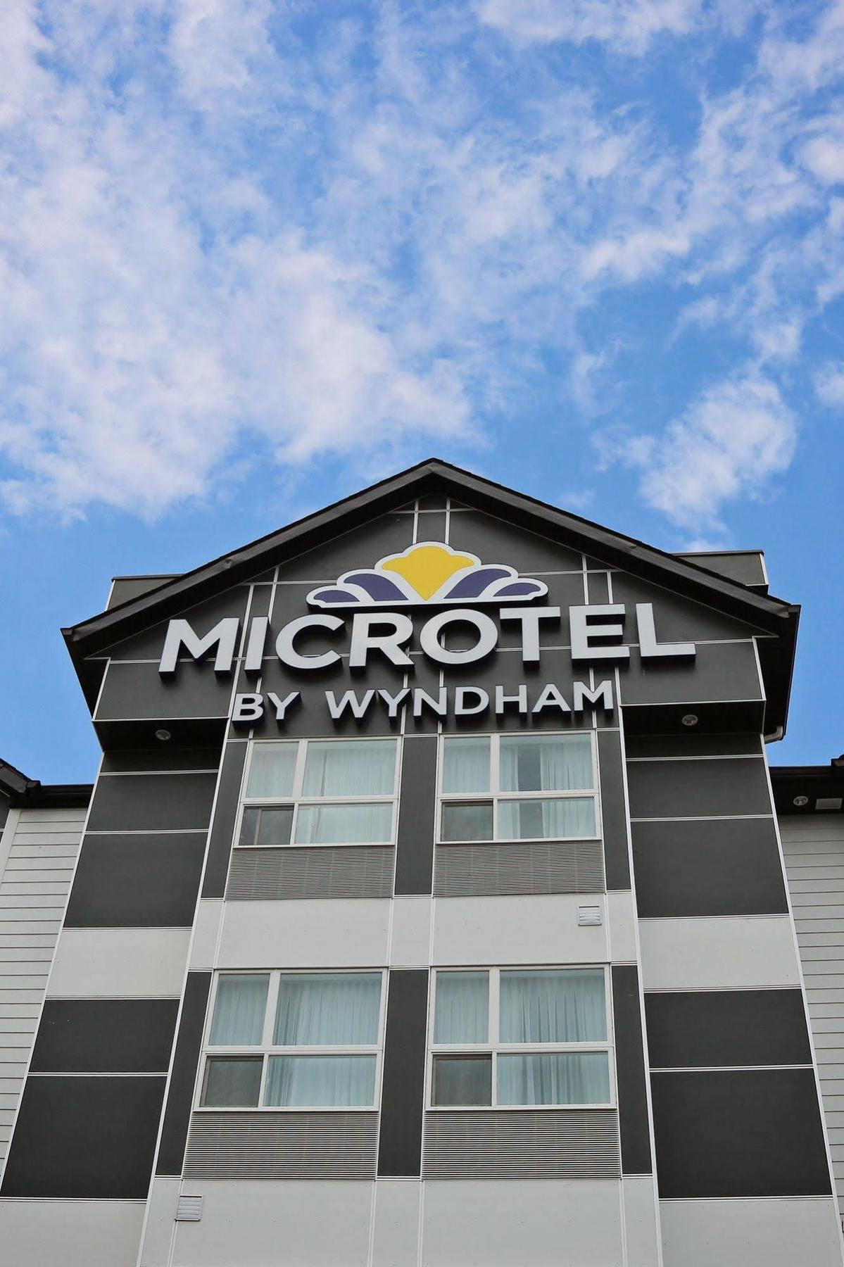 Microtel Inn & Suites By Wyndham Whitecourt Kültér fotó