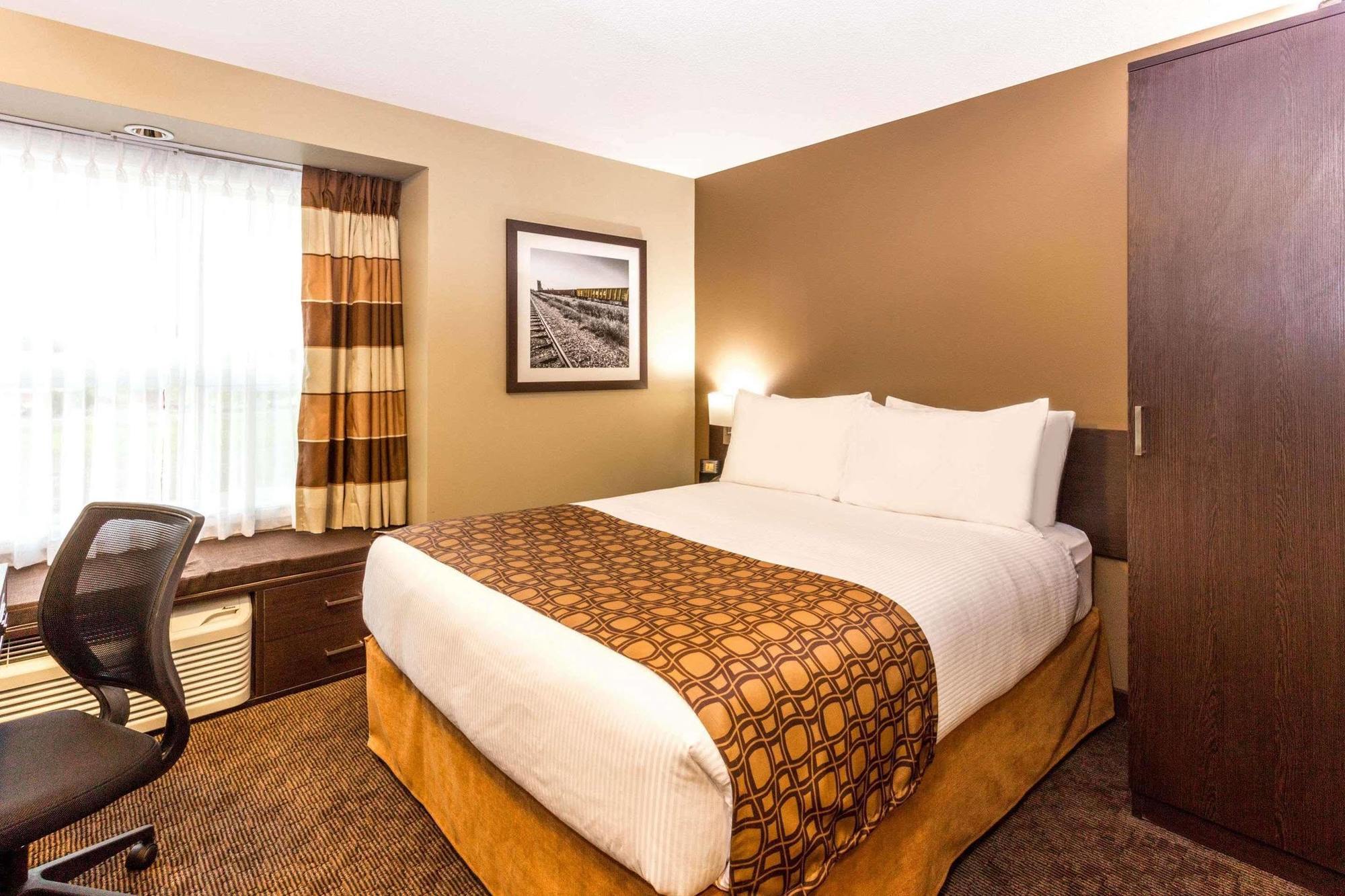 Microtel Inn & Suites By Wyndham Whitecourt Kültér fotó