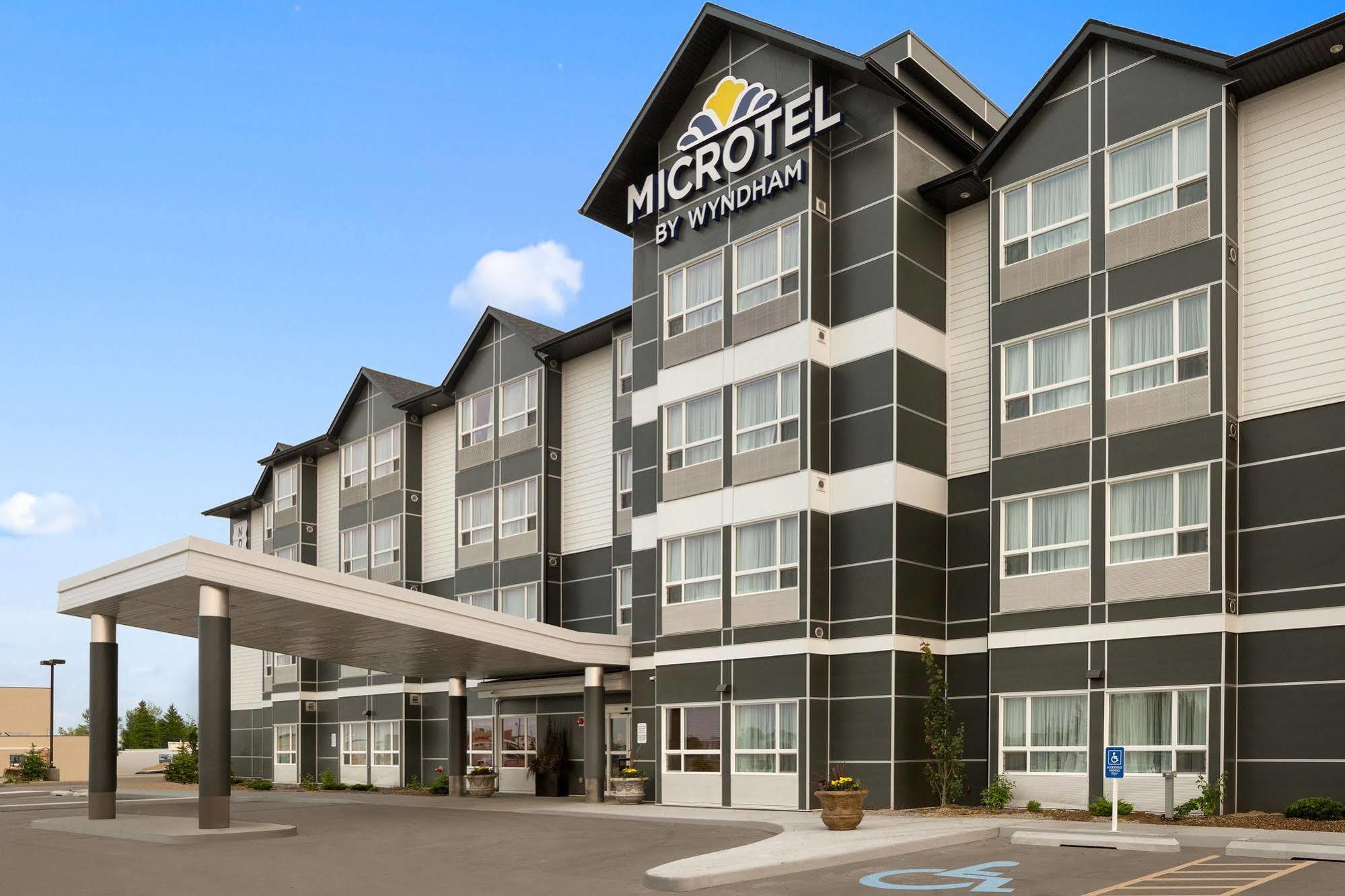 Microtel Inn & Suites By Wyndham Whitecourt Kültér fotó