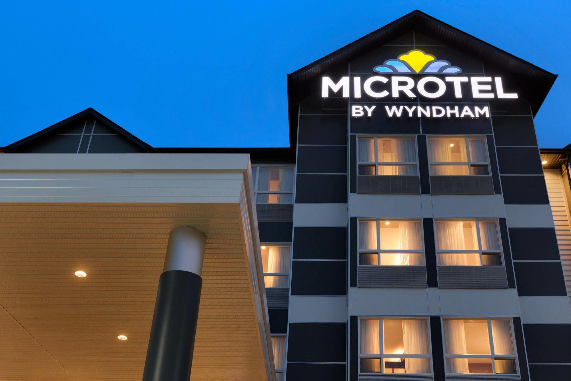 Microtel Inn & Suites By Wyndham Whitecourt Kültér fotó