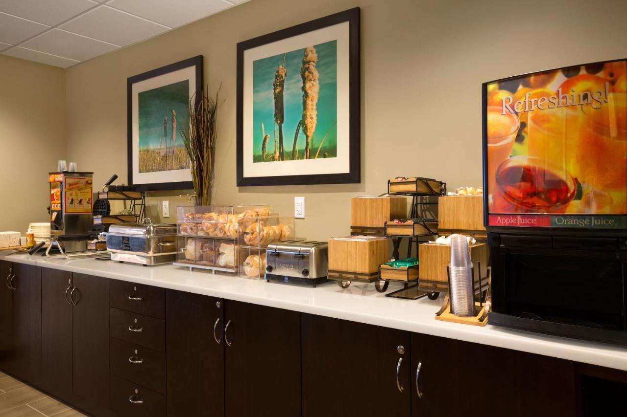 Microtel Inn & Suites By Wyndham Whitecourt Kültér fotó